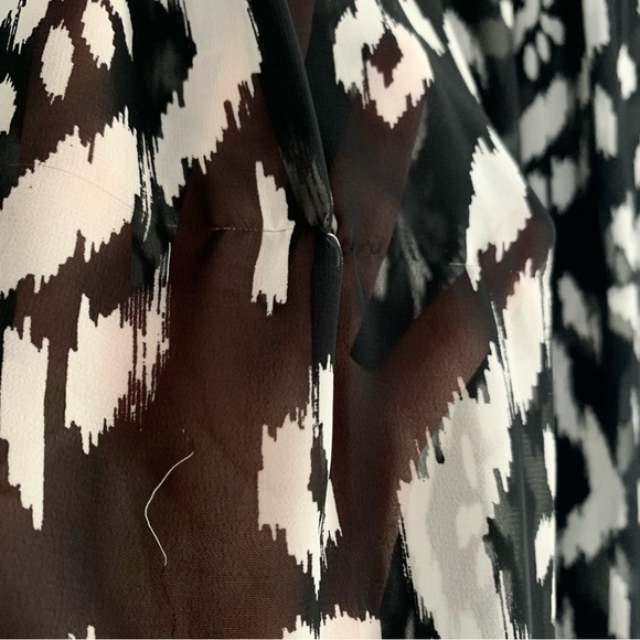 *Snags* NWT Vince Camuto Black and White Printed Chiffon Maxi Skirt - Picture 10 of 12